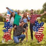 Yalikop 2 Pcs 4th of July Yard Signs Patriotic Yard Decor with Stakes 11.3 x 31.5" Independence Day Outdoor Decorations Red White Blue Star Heart Shaped Sign with LED String Lawn Decorations