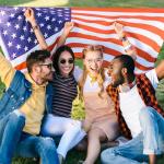 Pendlixy 4th of July Bracelets for Women Heishi Beaded Stretch Stackable USA Bracelets Red White Blue Bracelet Patriotic Accessories Jwelry Set