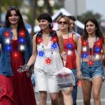 4th of July Necklace Accessories, 1PCS Light up Independence Day Necklaces Party Favor, Red White Blue Patriotic Fourth of July 7 Light Necklace, Glow Accessories for Memorial Veterans Day Parades