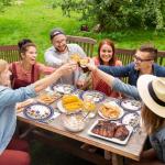 50Pcs American 4th of July Independence Party Oval Paper Plates 11 Inch Patriotic Poppy Flower Plates and Napkins for Memorial Day Decorations Disposable Serves Trays for Labor Veterans Party Supplies