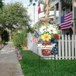 Amyhill 1 Pcs 4th of July Outdoor Decorations Patriotic Memorial Day Garden Stakes Mason Jars Welcome Yard Signs Decor Red White Blue Garden Stakes for Independence Patio Lawn Walkway Outside