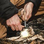 überleben Zünden PRO Ferro Rod Fire Starter for Survival – Up to 15,000 Strikes, 3/8" Thick Fire Steel with Striker – Waterproof Camping Flint and Steel with Wood Handle and Lanyard (Natural)