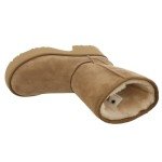 UGG Women's Classic Short Boot in Chestnut