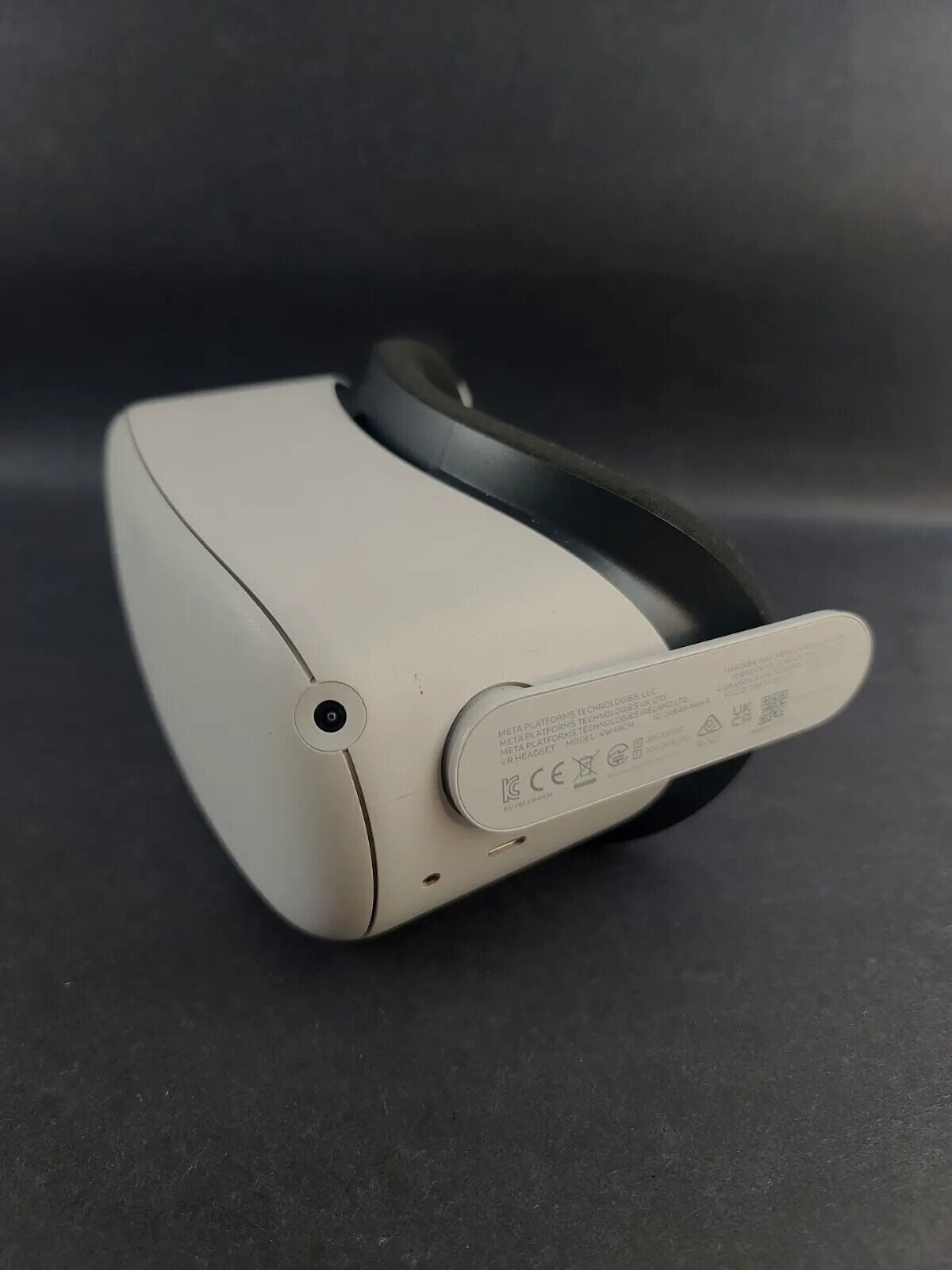 Oculus Quest 2 VR Headset with Touch Controllers