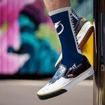 For Bare Feet NHL TAMPA BAY LIGHTNING MVP Crew Sock Team Color Large