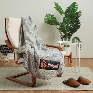 FOCO Cincinnati Bengals NFL Big Logo Cloud Sherpa Blanket