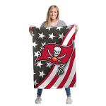 FOCO Tampa Bay Buccaneers NFL Americana Vertical Flag