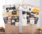 Gourmet Deluxe Wine Country Gift Basket