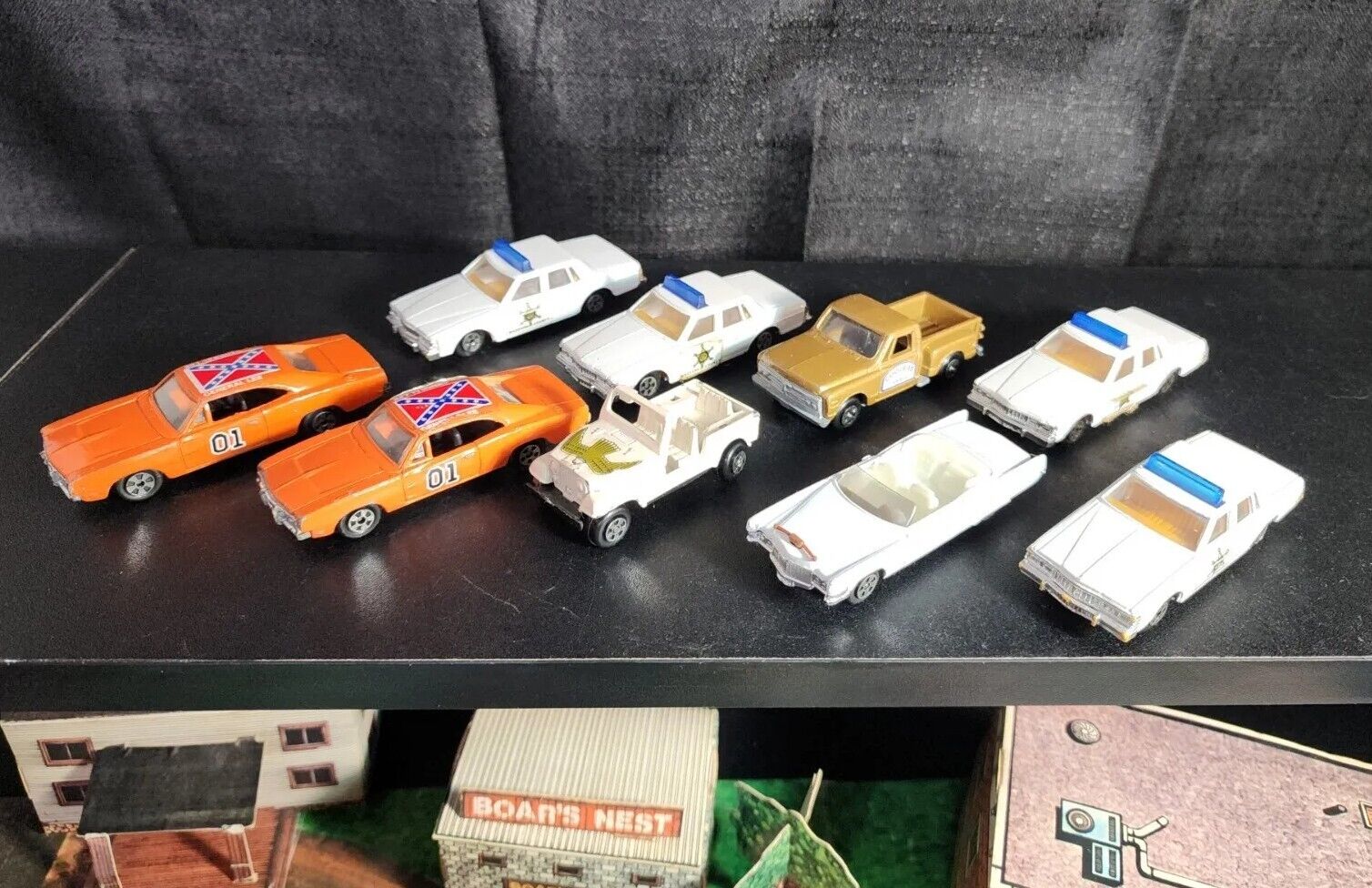 ERTL Dukes of Hazzard 1981 Play Set & Bonus Cars