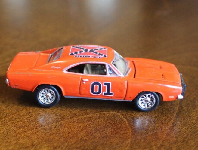 Johnny Lightning 1969 Dodge Charger General Lee 1/64