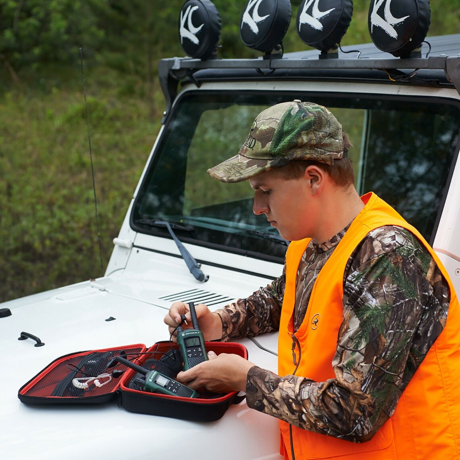 Motorola Talkabout T465 Radio Bundle, 35 Mile, 2-Pack