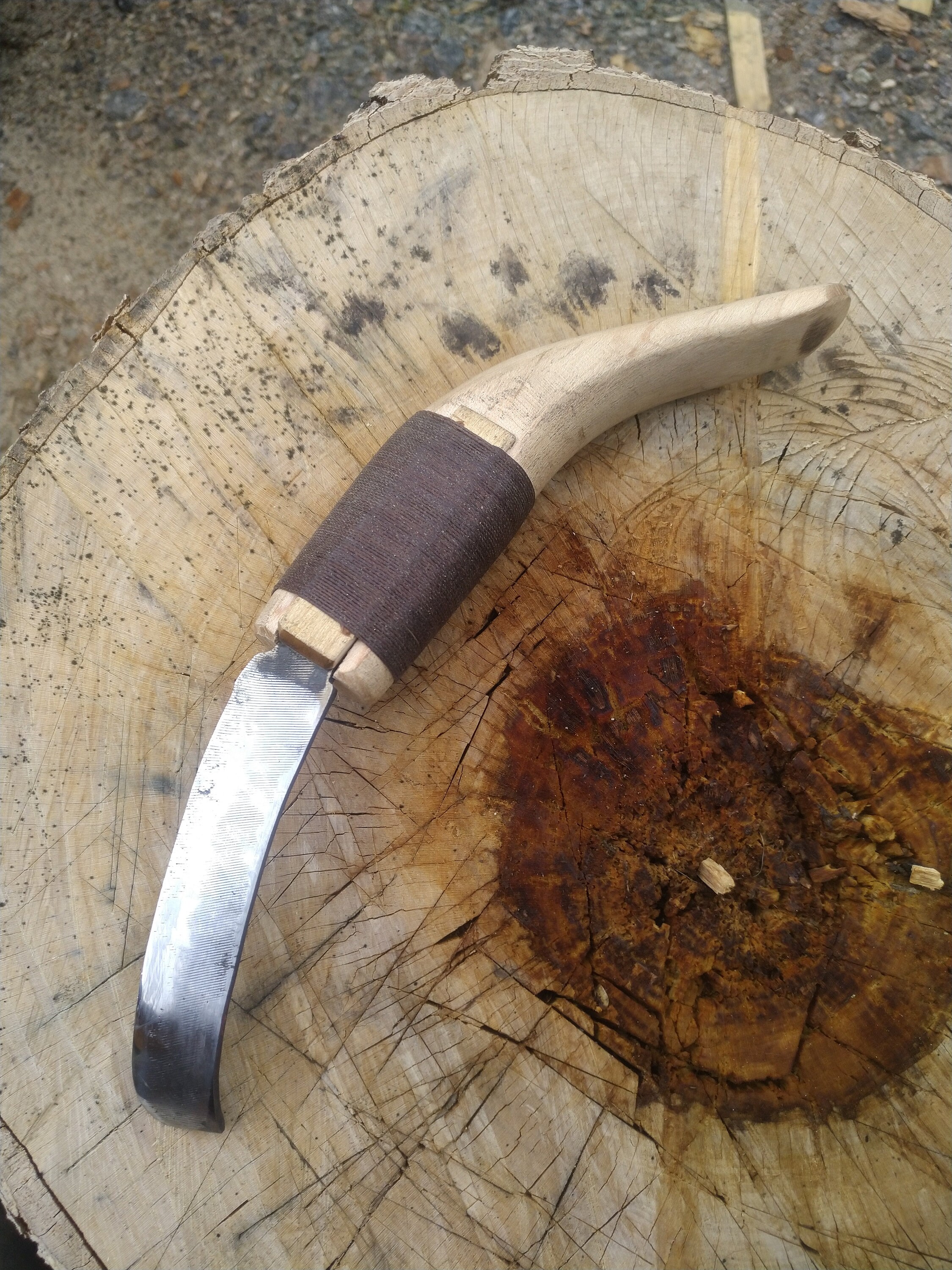 Crooked Knife Mocotaugan – Hand Forged (RH Model)