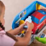 Melissa & Doug Spray & Shine Car Wash Color-Changing Water Toy Play Set Boys and Girls 3+