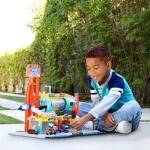 Matchbox Toy Car Track Set, Spin Cyclone Car Wash Playset with 1:64 Scale Corvette & Tow Truck, Features Spinning Wash Tunnel, Tune-Up Shop & Parking