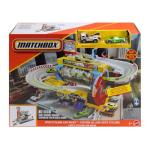 Matchbox Toy Car Track Set, Spin Cyclone Car Wash Playset with 1:64 Scale Corvette & Tow Truck, Features Spinning Wash Tunnel, Tune-Up Shop & Parking