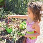 Bigjigs Toys Small 5 Piece Childrens Gardening Set with Bag, Garden Tools, Watering Can & Gardening Gloves - Fun Gardening for Kids, Quality Outdoor Toys