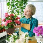 Nooulap 4 Pack Plant Pots Outdoor Indoor, 8 Inch Small Flower Pots with Drainage Hole & Tray, Thickened Plastic Outdoor Planters for Garden House Decor - Pebbles Pattern Design