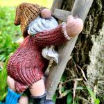 JARPSIRY Garden Gnome Statue, Funny Climbing Ladder Gnomes Figurine Resin Sculpture Outdoor Decor for Patio Yard Lawn Porch Ornaments Gift
