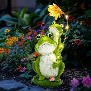GIGALUMI Solar Garden Statues Loving Frog Garden Decor Figurine Lights for Outside, Yard Decorations Outdoor Patio Decor, Gardening Gifts for Women
