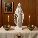 JXNCJXZG Virgin Mary Statue, 31.1'' H Outdoor Statue Garden Decor Mother Mary Statue for Patio Yard Home Hallway Entryway Magnesium Oxide Stone Large Outdoor/Indoor Decor Sculptures Gray White