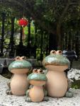 KSZNZB Frog Garden Decor Set of 3,Funny Cute Ceramic Frog Garden Statues Yard Decoration Outdoor Holiday Decorations,Ideal Ornament for Outside Pond Pool Patio Front Porch Backyard (Green)