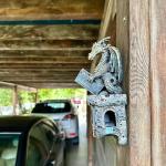 Garden Dragon Statue Tree Hugger Solar Powered Outdoor Figurine Wall Hanging Decor Cute and Reading Magic Book Resin Sculpture Home Decoration Porch Patio Lawn Farm Yard Housewarming Ornament Gift