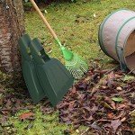 Lightweight Leaf Scoops for Easy Yard Cleanup