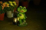 Solar Frog Statue Garden Decoration with Lantern