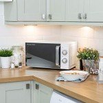 Russell Hobbs 17L White Manual Microwave Oven