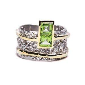 Handmade 1.5 Carat Green Peridot Ring in Silver