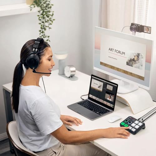 RODE X Streamer X Audio Interface & Headphones Bundle