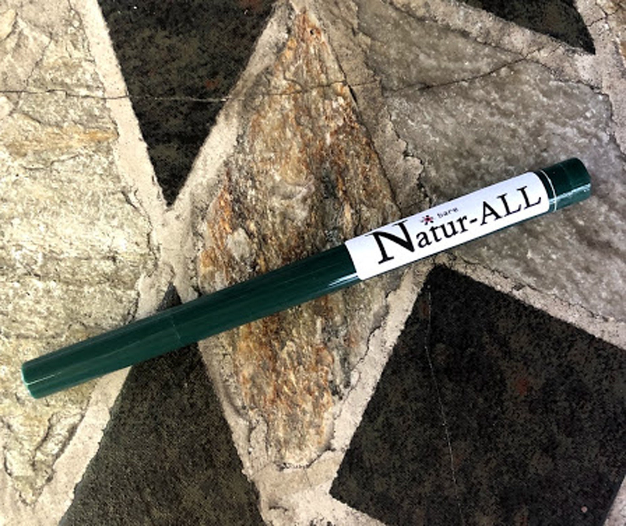 Green Organic Liquid Eyeliner for Sensitive Eyes