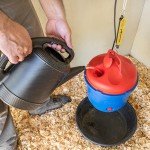 Premier 1 Supplies All-Season Heated Poultry Waterer for Chickens and Ducks - 3 Gallon