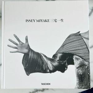 ISSEY MIYAKE Taschen edition Edited by MIDORI KITAMURA