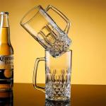 Komost 33oz Plastic Beer Mugs with Handles Set of 2, Clear Resuable Large Beer Stein Drinking Glasses Cups for Party Bar Home Hotel, Perfect for Whiskey Juice Cocktail Beverages