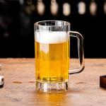 Komost 16oz Plastic Beer Mugs with Handle Set of 2, Reusable Clear Beer Stein Drinking Cups for Party Bar Home Hotel - Perfect for Whiskey Juice Cocktail Beverages