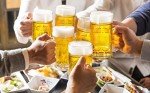 Mezchi 6 Pack Plastic Beer Mugs, 20 oz./600ml Beer Steins with Handles, Resuable Beer Drinking Cups, Clear Large Beer Mugs for Bar, Beverages, Alcohol, Freezable, BPA Free