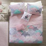Urban Habitat Kids Reversible Cotton Quilt Set - Vibrant Fun, Playful Print, All Season Children Bedding Coverlet Bedspread, Decorative Pillow, Bedroom Décor, Full/Queen, Cloud Pink 5 Piece
