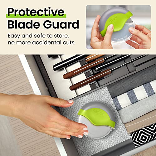 Green Kitchy Pizza Cutter with Protective Blade Guard
