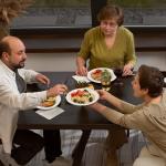 WELLIFE 7 Inch Paper Plates, 125-Pack Small Dessert Paper Plates Bulk, 100% Compostable Biodegradable Bagasse, Eco-Friendly Disposable Plate for Dessert,BBQ,Picnic,Party (BPI Certified,Microwaveable)