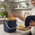 Compost Bin Kitchen, Sealed Countertop Compost Bin，No Filter Required, 0.7Gal Indoor Compost Bin, Compost Bucket with Lid and Handle (Gray)