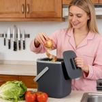 Compost Bin Kitchen, Sealed Countertop Compost Bin，No Filter Required, 0.7Gal Indoor Compost Bin, Compost Bucket with Lid and Handle (Gray)