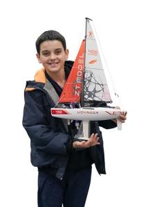 PLAYSTEAM Voyager400 2.4GHz RC Motor Powered Sailboat in Red - 26" Tall