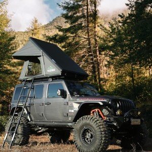 WildFinder Hard Shell Rooftop Tent for 2-3