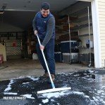 Unger AquaFlex 22” Floor Squeegee with Splash Guard