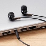 Amazon Basics Wired Earbuds with Microphone - Black