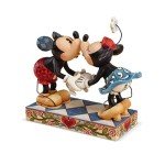 Enesco Disney Traditions Collection by Jim Shore Mickey and Minnie Mouse Kissing Figurine- Resin Hand Crafted Painted Collectible Disney Figurines Decorative Home Decor Statue, 6.5 Inch