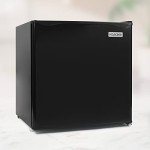 Igloo 1.6 Cu.Ft. Compact Refrigerator with Glass Shelves