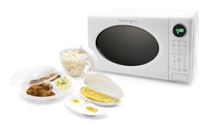 Retro 700-Watt Countertop Microwave Oven Bundle
