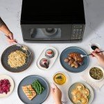 Farberware 900W Countertop Microwave Oven - Retro Style